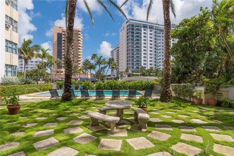 Condominio en venta en Miami Beach, Florida, 50.63 m2 № 2030052 - foto 17