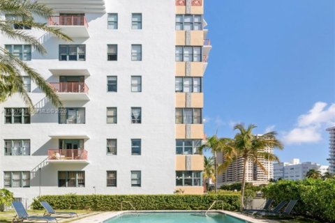 Condominio en venta en Miami Beach, Florida, 50.63 m2 № 2030052 - foto 20