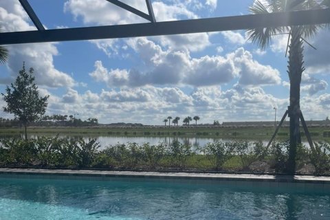House in Punta Gorda, Florida 4 bedrooms, 190.82 sq.m. № 1901083 - photo 2