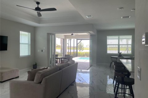 House in Punta Gorda, Florida 4 bedrooms, 190.82 sq.m. № 1901083 - photo 3