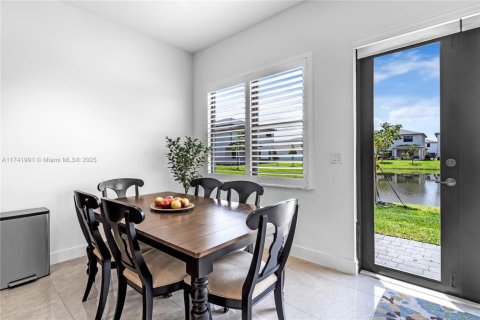 House in Miramar, Florida 4 bedrooms, 211.26 sq.m. № 1707181 - photo 15
