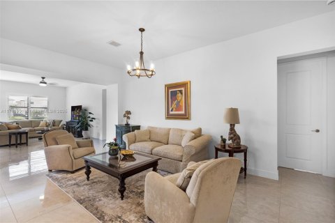 House in Miramar, Florida 4 bedrooms, 211.26 sq.m. № 1707181 - photo 7