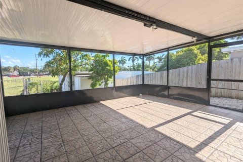 Снять в аренду виллу или дом в Хомстед, Флорида 3 спальни, 110.65м2, № 1968220 - фото 5