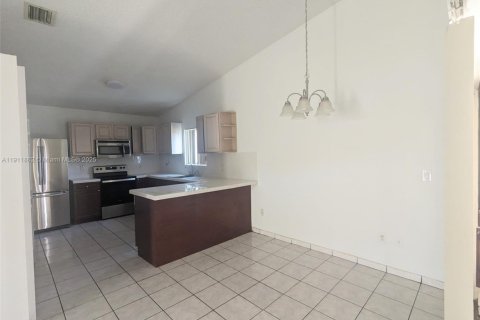 Снять в аренду виллу или дом в Хомстед, Флорида 3 спальни, 110.65м2, № 1968220 - фото 4