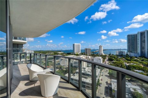 Condominio en alquiler en Miami, Florida, 2 dormitorios, 101.82 m2 № 2010832 - foto 4