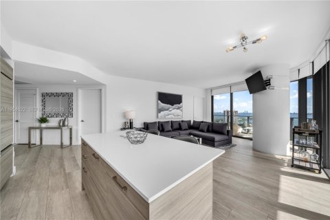 Condominio en alquiler en Miami, Florida, 2 dormitorios, 101.82 m2 № 2010832 - foto 2