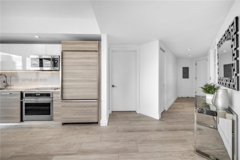 Condominio en alquiler en Miami, Florida, 2 dormitorios, 101.82 m2 № 2010832 - foto 8