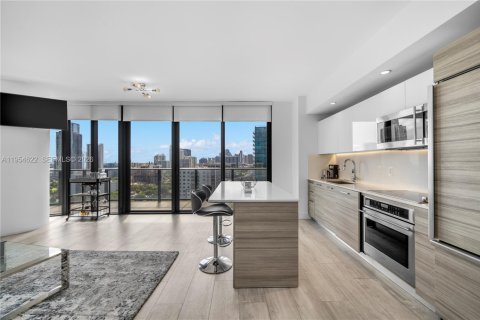 Condominio en alquiler en Miami, Florida, 2 dormitorios, 101.82 m2 № 2010832 - foto 6