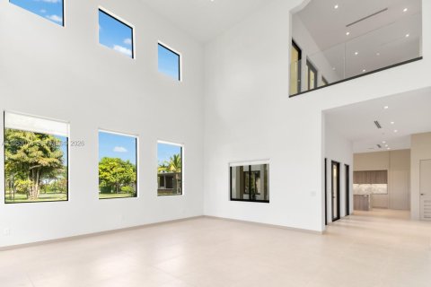 Casa en venta en Miami, Florida, 10 dormitorios, 1101.82 m2 № 2008112 - foto 13