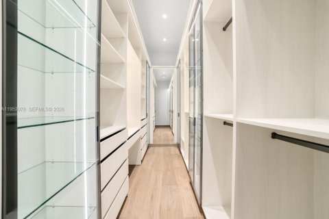 Casa en venta en Miami, Florida, 10 dormitorios, 1101.82 m2 № 2008112 - foto 25