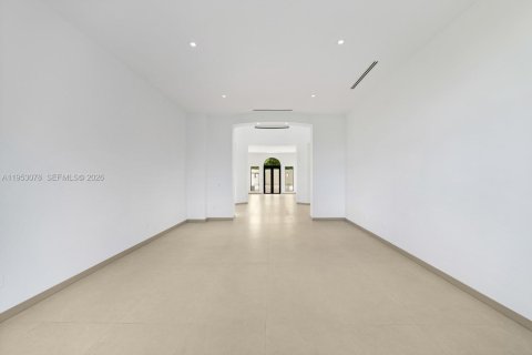 Casa en venta en Miami, Florida, 10 dormitorios, 1101.82 m2 № 2008112 - foto 18
