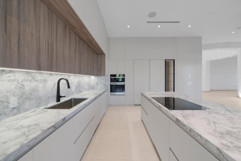 Casa en venta en Miami, Florida, 10 dormitorios, 1101.82 m2 № 2008112 - foto 9