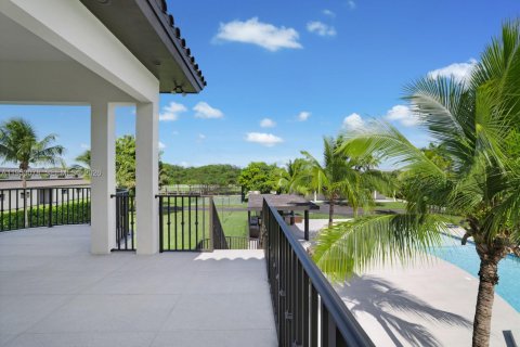 Casa en venta en Miami, Florida, 10 dormitorios, 1101.82 m2 № 2008112 - foto 26
