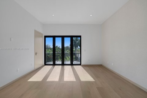 Casa en venta en Miami, Florida, 10 dormitorios, 1101.82 m2 № 2008112 - foto 28