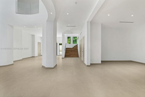 Casa en venta en Miami, Florida, 10 dormitorios, 1101.82 m2 № 2008112 - foto 8