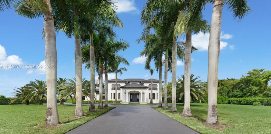 Casa en Miami, Florida 10 dormitorios, 1101.82 m2 № 2008112