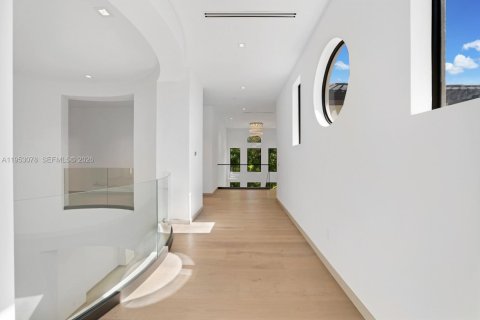 Casa en venta en Miami, Florida, 10 dormitorios, 1101.82 m2 № 2008112 - foto 27