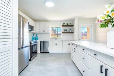 Condo in Lake Worth, Florida, 2 bedrooms  № 1887221 - photo 5