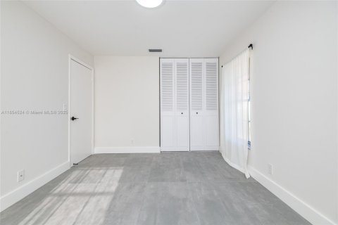 Condo in Lake Worth, Florida, 2 bedrooms  № 1887221 - photo 19
