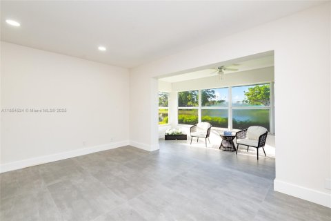 Condo in Lake Worth, Florida, 2 bedrooms  № 1887221 - photo 11