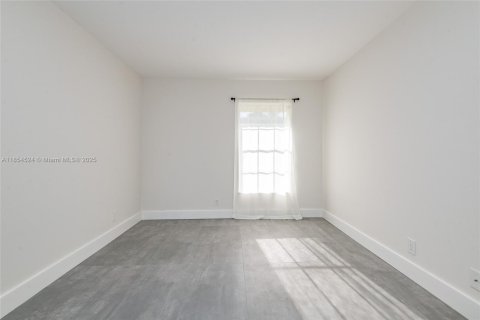 Condo in Lake Worth, Florida, 2 bedrooms  № 1887221 - photo 18