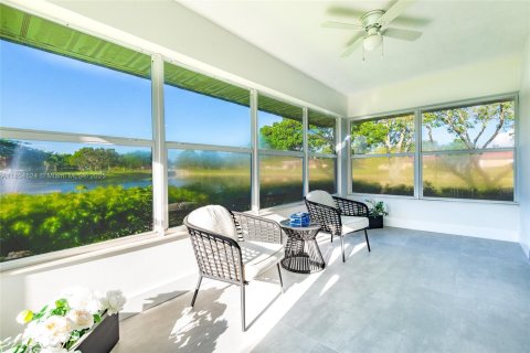 Condo in Lake Worth, Florida, 2 bedrooms  № 1887221 - photo 13