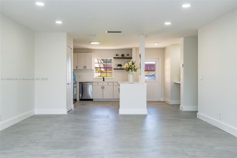 Condo in Lake Worth, Florida, 2 bedrooms  № 1887221 - photo 16