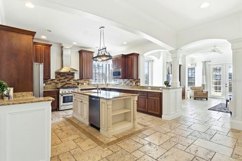 House in Four Corners, Florida 5 bedrooms, 378.76 sq.m. № 2141975 - photo 11