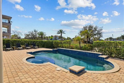 House in Four Corners, Florida 5 bedrooms, 378.76 sq.m. № 2141975 - photo 19