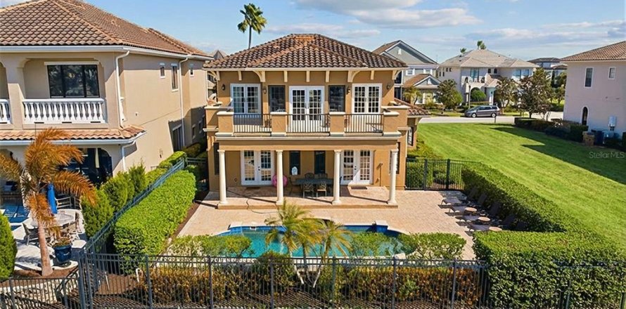 House in Four Corners, Florida 5 bedrooms, 378.76 sq.m. № 2141975