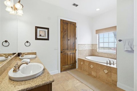 House in Four Corners, Florida 5 bedrooms, 378.76 sq.m. № 2141975 - photo 25