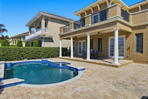 House in Four Corners, Florida 5 bedrooms, 378.76 sq.m. № 2141975 - photo 18