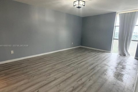 Снять в аренду кондоминиум в Норт-Майами, Флорида 67.17м2, № 2005769 - фото 4