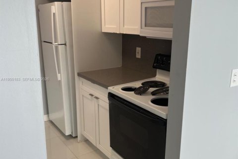 Снять в аренду кондоминиум в Норт-Майами, Флорида 67.17м2, № 2005769 - фото 3