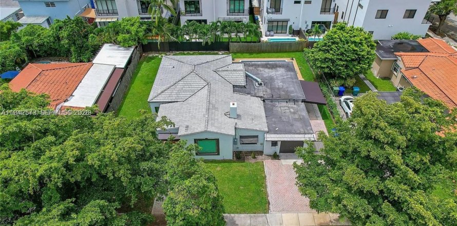 Terreno en Miami, Florida № 1999998