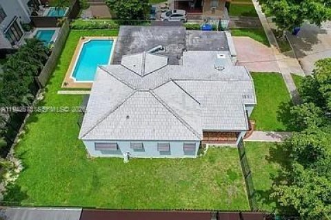 Terreno en venta en Miami, Florida № 1999998 - foto 2