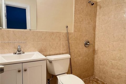 Снять в аренду виллу или дом в Форт-Лодердейл, Флорида 2 спальни, 283.07м2, № 1979570 - фото 9