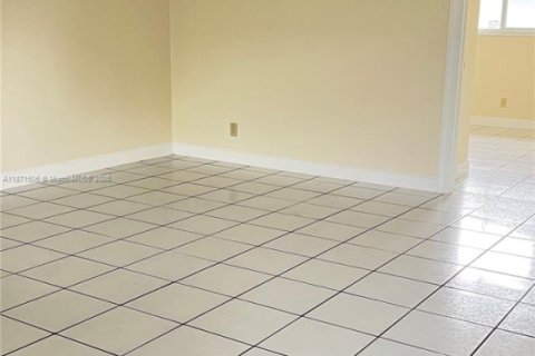 Снять в аренду виллу или дом в Форт-Лодердейл, Флорида 2 спальни, 283.07м2, № 1979570 - фото 15