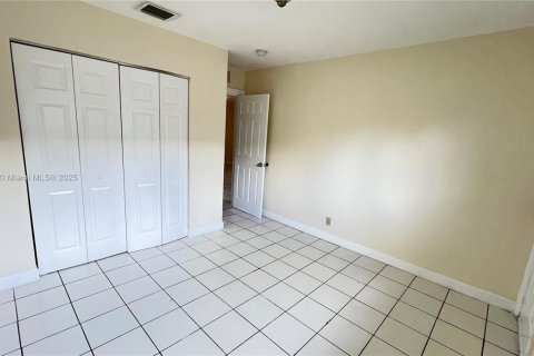 Снять в аренду виллу или дом в Форт-Лодердейл, Флорида 2 спальни, 283.07м2, № 1979570 - фото 8