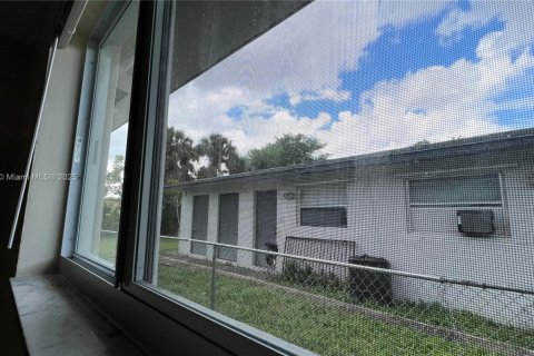 Снять в аренду виллу или дом в Форт-Лодердейл, Флорида 2 спальни, 283.07м2, № 1979570 - фото 7