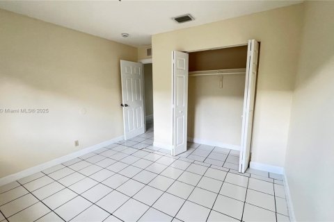 Снять в аренду виллу или дом в Форт-Лодердейл, Флорида 2 спальни, 283.07м2, № 1979570 - фото 12