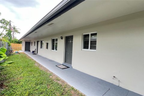 Снять в аренду виллу или дом в Форт-Лодердейл, Флорида 2 спальни, 283.07м2, № 1979570 - фото 3
