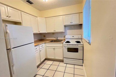 Снять в аренду виллу или дом в Форт-Лодердейл, Флорида 2 спальни, 283.07м2, № 1979570 - фото 5