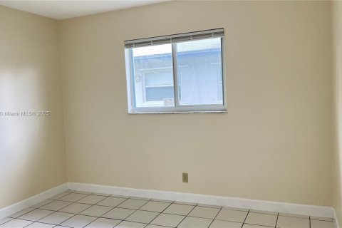 Снять в аренду виллу или дом в Форт-Лодердейл, Флорида 2 спальни, 283.07м2, № 1979570 - фото 13