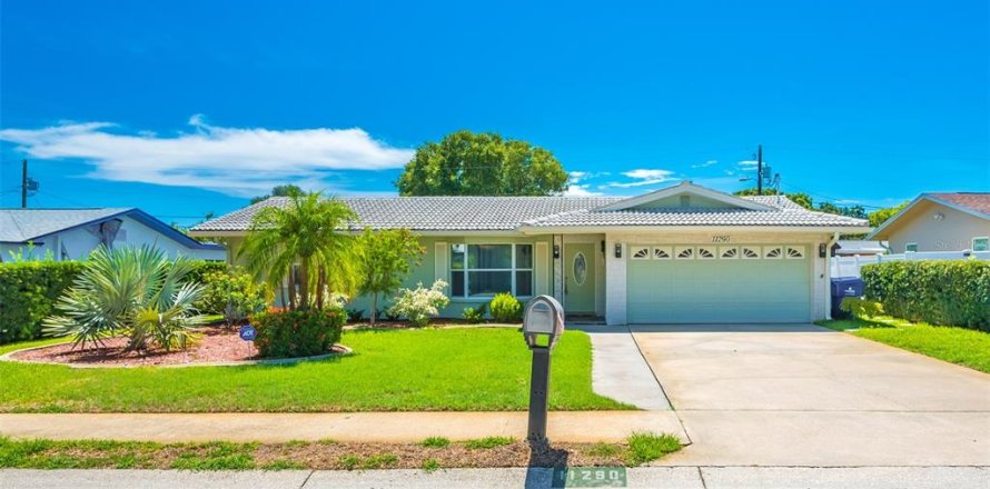 Casa en Largo, Florida 4 dormitorios, 210.7 m2 № 1906420