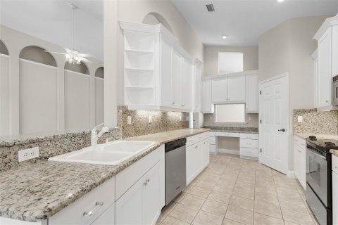 House in Palm Coast, Florida 3 bedrooms, 187.38 sq.m. № 1298846 - photo 12