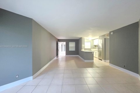 Condo in West Palm Beach, Florida, 1 bedroom  № 2005835 - photo 7