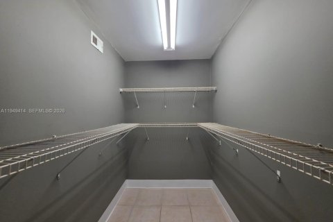 Condo in West Palm Beach, Florida, 1 bedroom  № 2005835 - photo 12