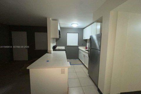 Condo in West Palm Beach, Florida, 1 bedroom  № 2005835 - photo 3