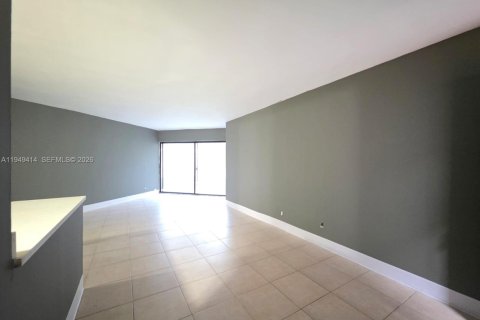 Condo in West Palm Beach, Florida, 1 bedroom  № 2005835 - photo 6